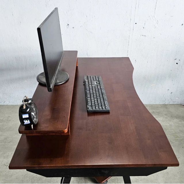 Bàn Gaming TaUP 120x70cm gỗ cao su GD680100