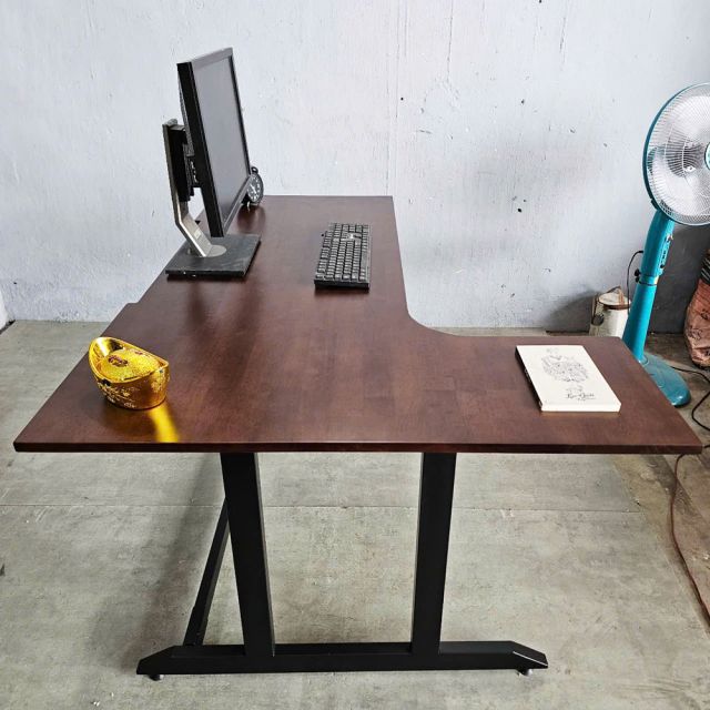 Bàn Gaming góc L 140x100cm gỗ cao su chân sắt lắp ráp GD68102