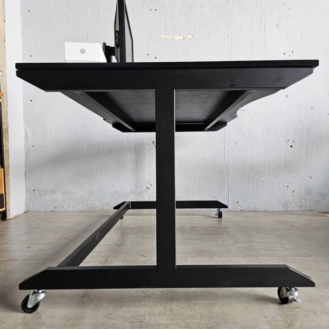 Bàn Gaming 145x90cm gỗ cao su chân sắt lắp ráp GD68098