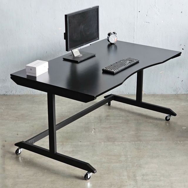 Bàn Gaming 145x90cm gỗ cao su chân sắt lắp ráp GD68098