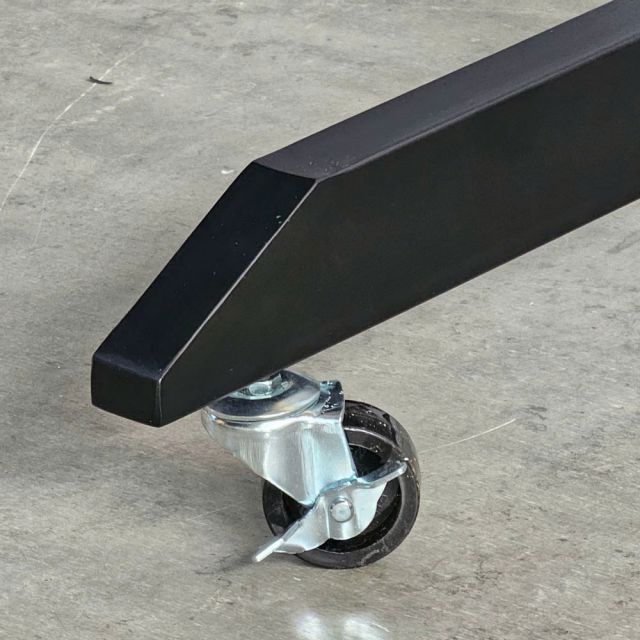 Bàn Gaming 145x90cm gỗ cao su chân sắt lắp ráp GD68098