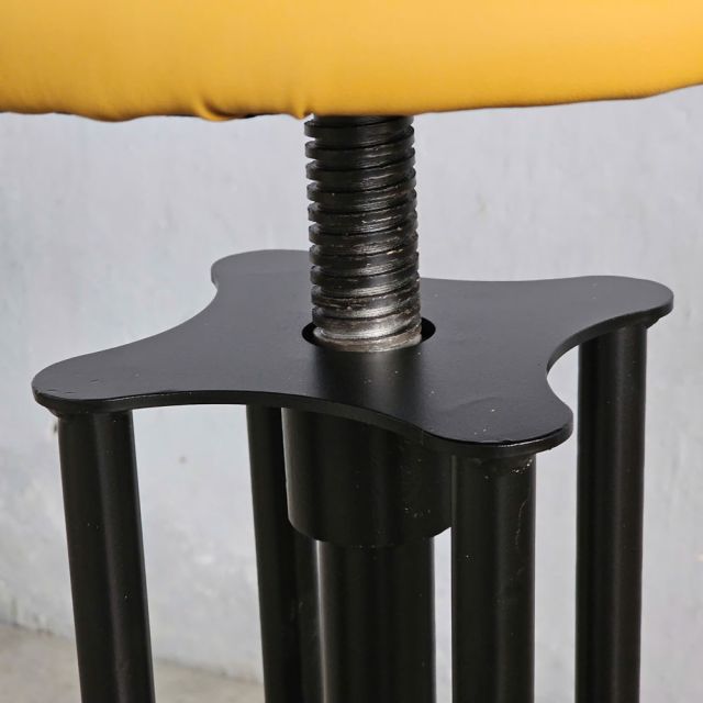 Ghế bar nâng hạ chiều cao bọc nệm chân sắt GBSK020
