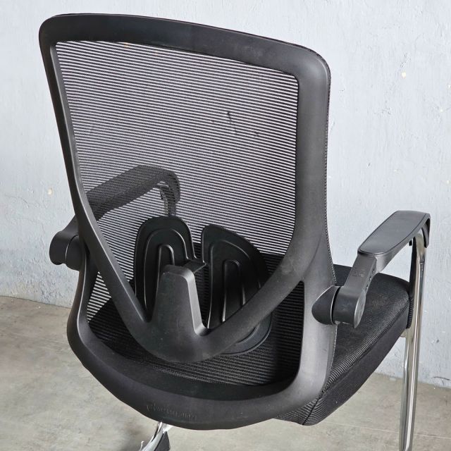 Ghế chân quỳ lưng lưới GVP208