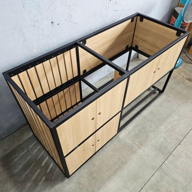 Tủ bếp dưới 150x60x85cm gỗ plywood khung sắt TBD68013