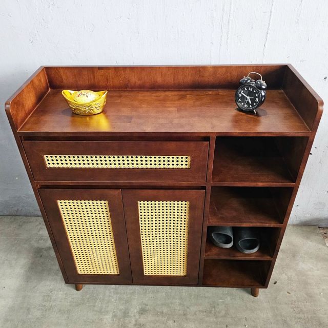 Tủ giày kết hợp kệ để đồ cửa lưới mây KG68055