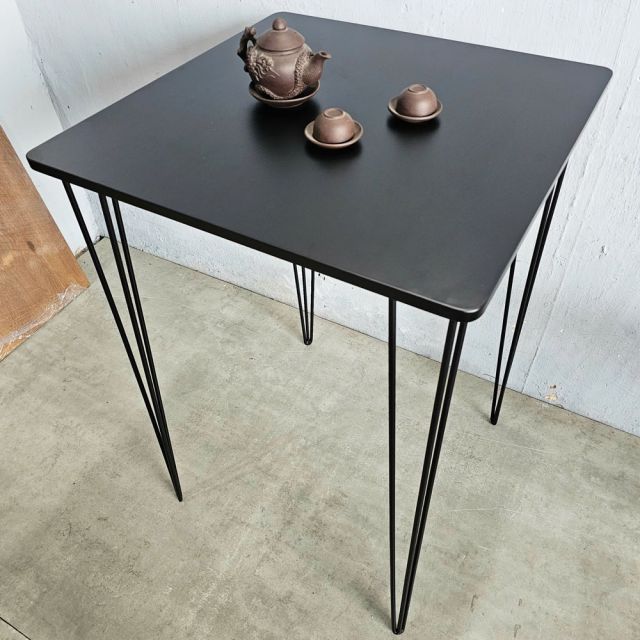 Bàn bar mặt vuông 70x70cm chân sắt Hairpin sơn tĩnh điện BB037