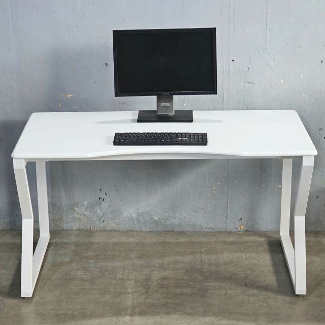 Bàn Gaming 140x70cm gỗ cao su chân chữ M GD68103