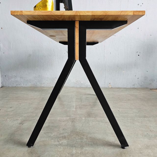 Bàn làm việc Vesta 140x60cm gỗ cao su SPD68241