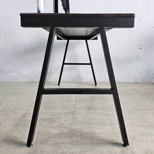 Bàn làm việc 160x60cm gỗ cao su chân sắt Aconcept HBAC026