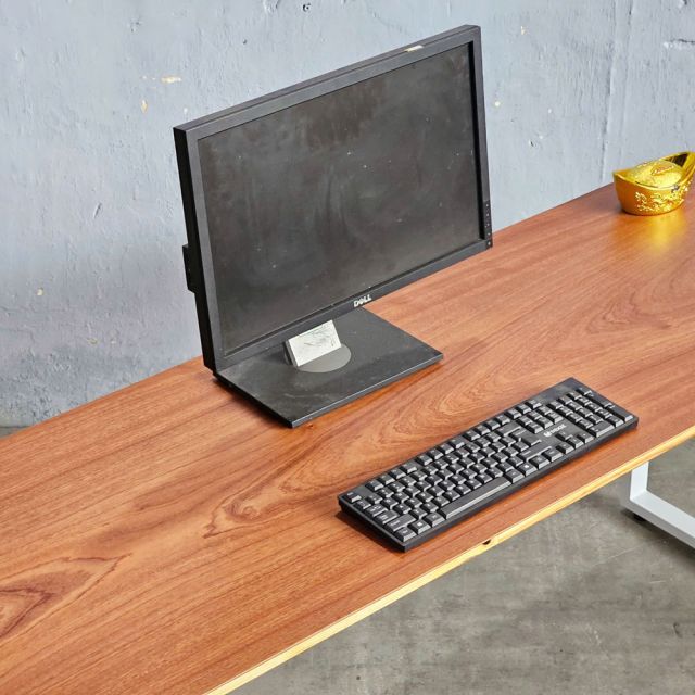 Bàn làm việc 180x60cm gỗ cao su chân sắt lắp ráp Rectang HBRT107