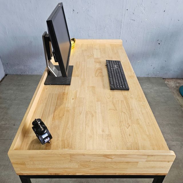 Bàn làm việc có ngăn kéo 140x70cm gỗ cao su BD68143