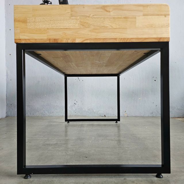 Bàn làm việc có ngăn kéo 140x70cm gỗ cao su BD68143