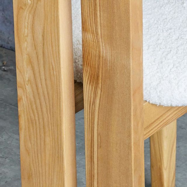 Ghế Hippo gỗ Ash vải lông cừu GCF302