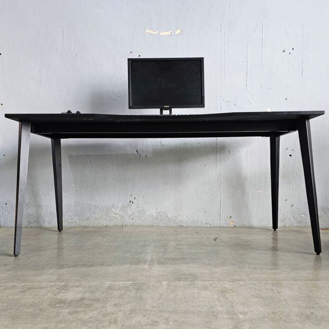Bàn Gaming 160x70cm gỗ cao su chân Tứ Giác Côn HBDI015