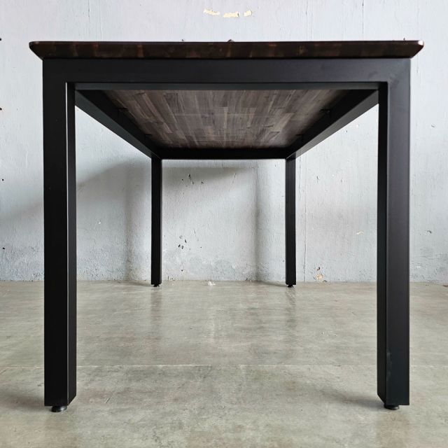 Bàn ăn chữ nhật Umaru 140x80cm gỗ tràm chân sắt BA68207