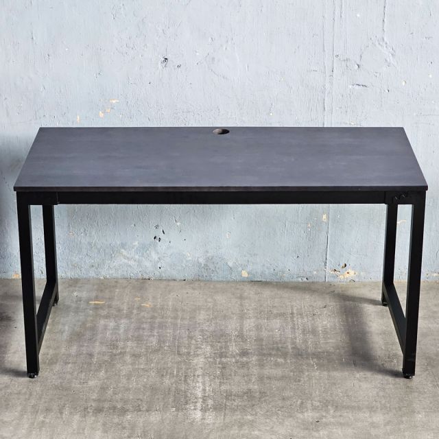 Bàn làm việc 140x60cm gỗ cao su hệ URA HBUR002