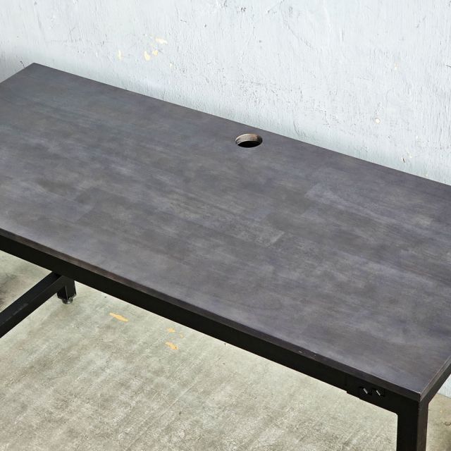 Bàn làm việc 140x60cm gỗ cao su hệ URA HBUR002