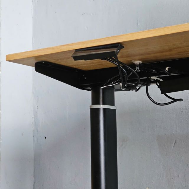 Bàn nâng hạ chiều cao FlexiOval 140x70cm gỗ cao su FLD030