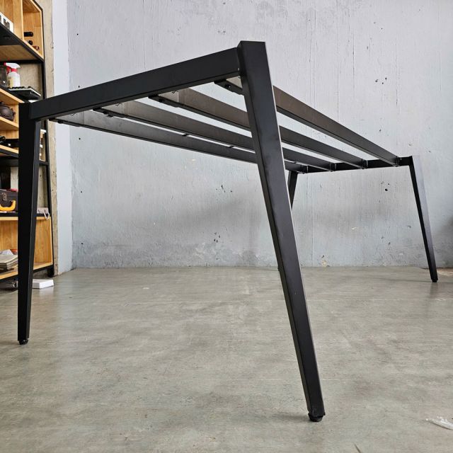 Chân sắt lắp ráp cho bàn họp 200x100cm hệ Tứ Giác Côn CBHD010