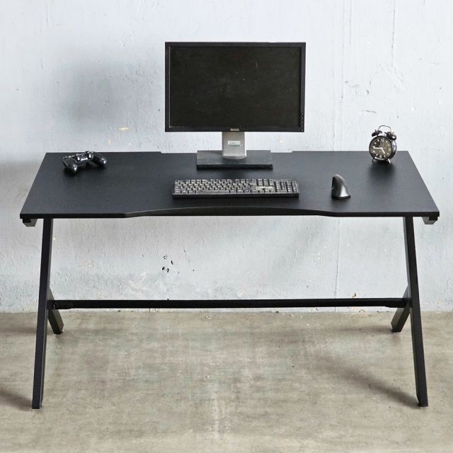 Bàn Gaming 140x70cm gỗ cao su chân lắp ráp GD68104