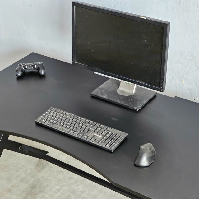 Bàn Gaming 140x70cm gỗ cao su chân lắp ráp GD68104
