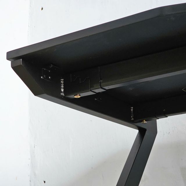 Bàn Gaming 140x70cm gỗ cao su chân lắp ráp GD68104