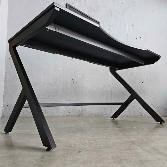 Bàn Gaming 140x70cm gỗ cao su chân lắp ráp GD68104