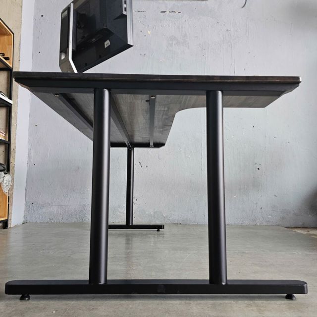 Bàn chữ L 160x100cm gỗ cao su hệ TIO HBTO029