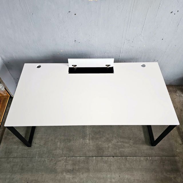 Bàn làm việc có hộp điện 180x90cm gỗ cao su hệ Rectang HBRT108