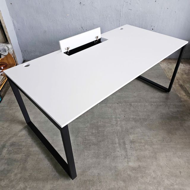 Bàn làm việc có hộp điện 180x90cm gỗ cao su hệ Rectang HBRT108