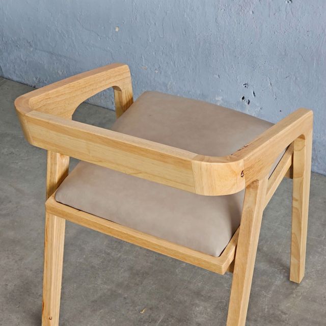 Ghế lưng tựa gỗ cao su bọc nệm GCF194