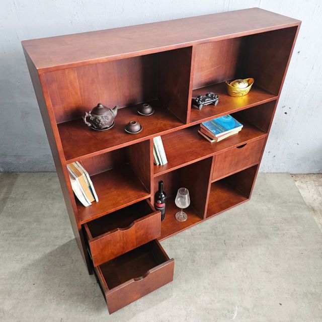 Kệ sách trang trí có ngăn kéo gỗ cao su THS68007
