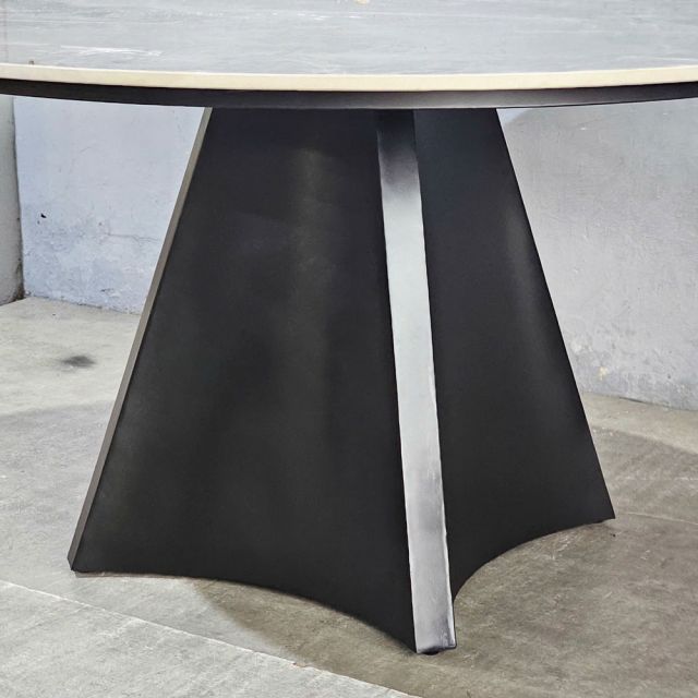 Bàn ăn tròn GRAVO 140cm mặt đá ceramic chân sắt BA68236