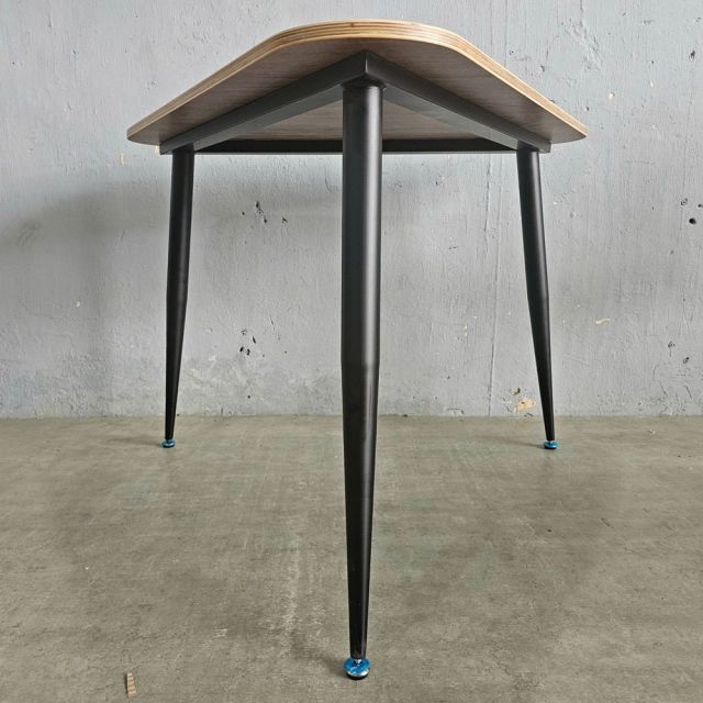 Bàn tam giác BENTO 120cm gỗ plywood chân sắt hệ CONE HBCO071
