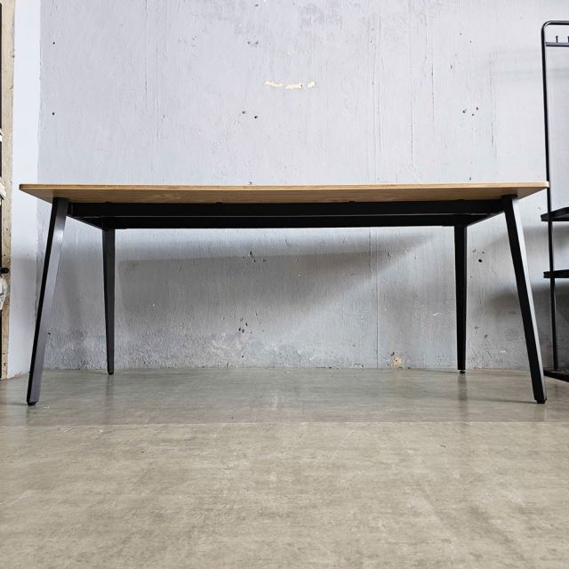Bàn họp 180x80cm gỗ Plywood phủ melamin chân Đa Giác HDG015