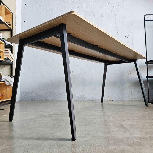 Bàn họp 180x80cm gỗ Plywood phủ melamin chân Đa Giác HDG015
