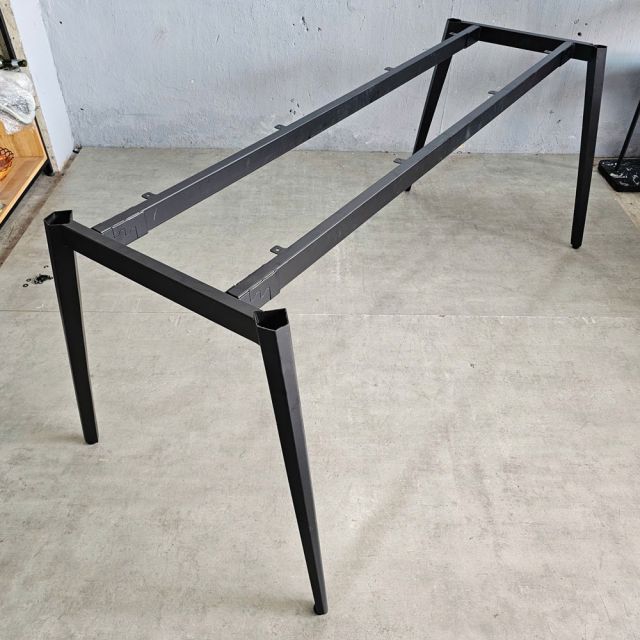 Chân sắt lắp ráp cho bàn 180x80cm hệ Đa Giác CHDG012