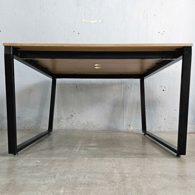 Bàn cụm 2 120x120cm gỗ Plywood phủ melamin chân sắt Trapeze HBTC035