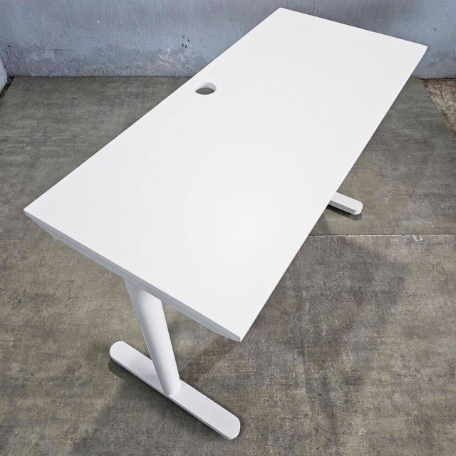 Bàn làm việc 110x50cm gỗ cao su hệ TIO HBTO030