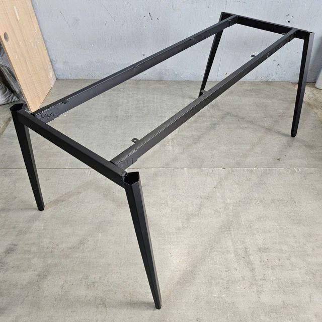 Chân sắt lắp ráp cho bàn họp 180x90cm hệ Đa Giác sơn tĩnh điện CHDG013