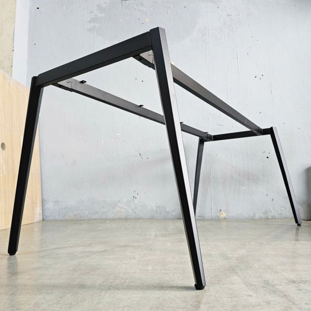 Chân sắt lắp ráp cho bàn họp 180x90cm hệ Đa Giác sơn tĩnh điện CHDG013