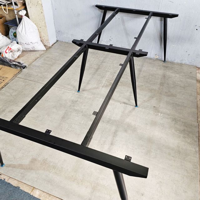 Chân bàn sắt hệ CONE Concept 240x120 lắp ráp HCCO010