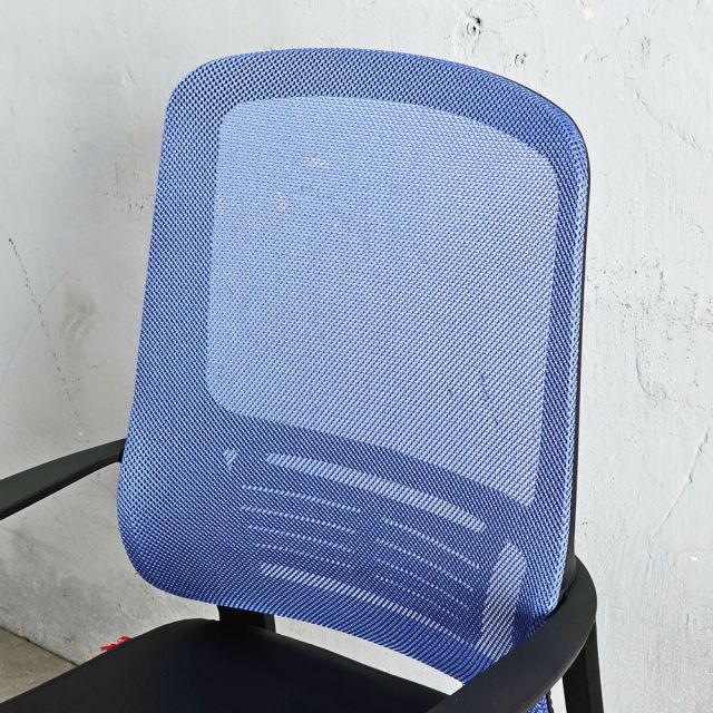 Ghế lưới văn phòng chân xoay khung trắng M1102D-1