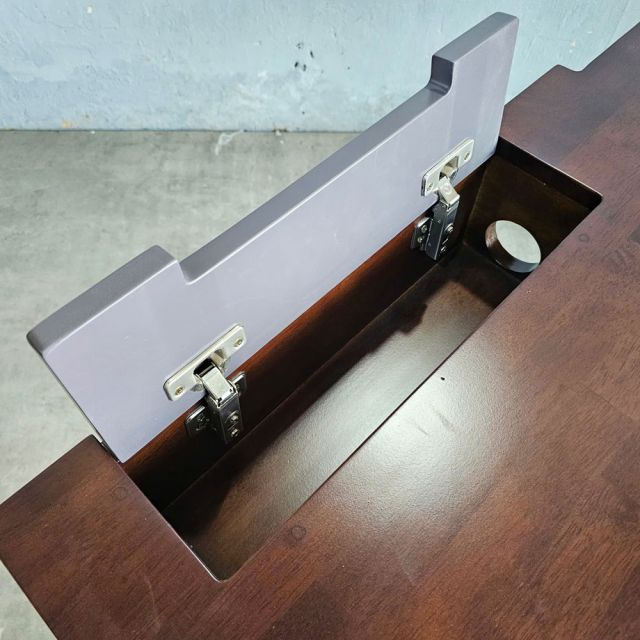 Bàn làm việc có hộp điện 120x60cm gỗ cao su ZD022