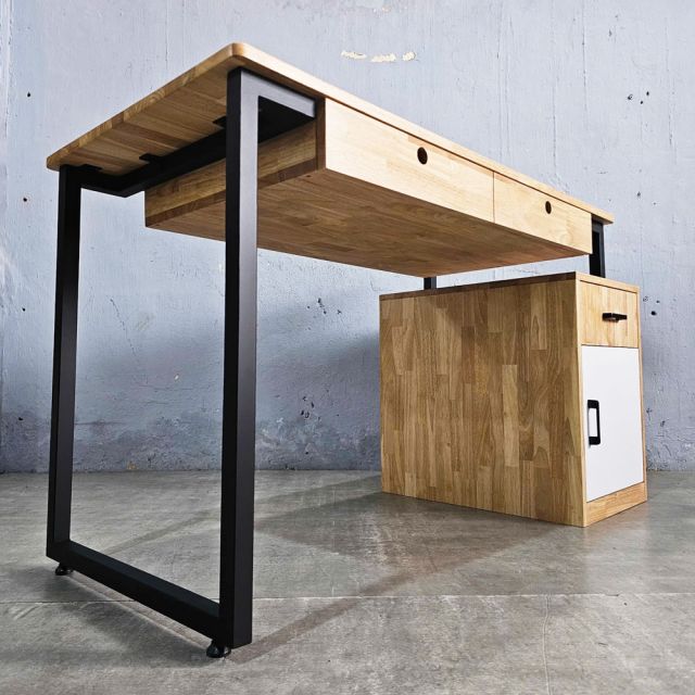 Bàn làm việc PODI 140x60cm gỗ cao su BD68149