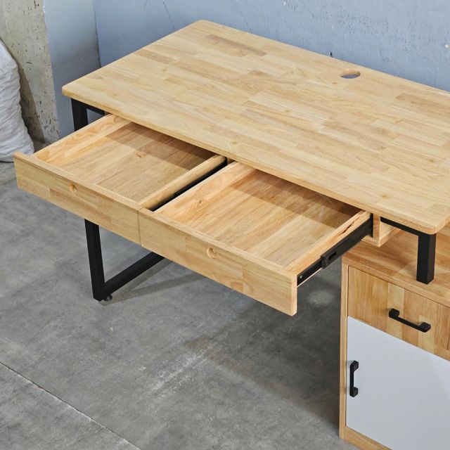 Bàn làm việc PODI 140x60cm gỗ cao su BD68149