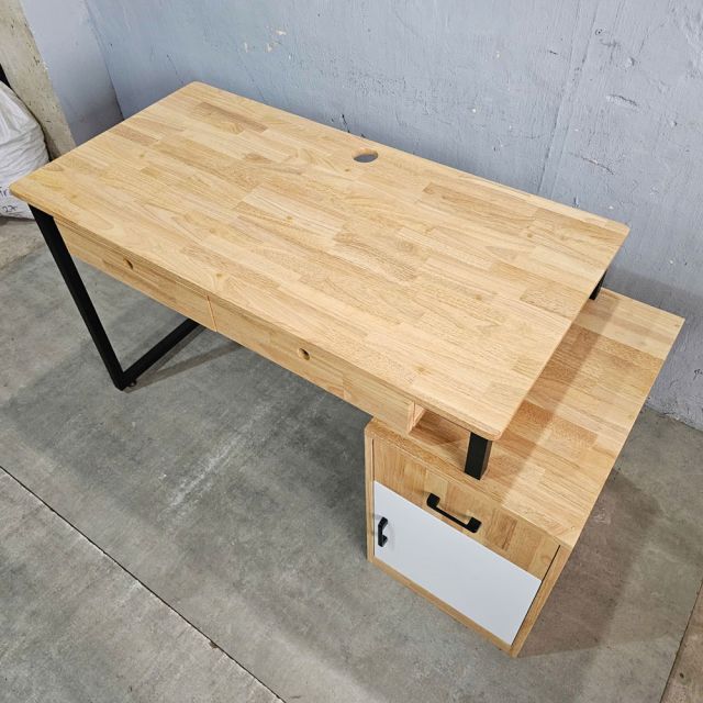 Bàn làm việc PODI 140x60cm gỗ cao su BD68149