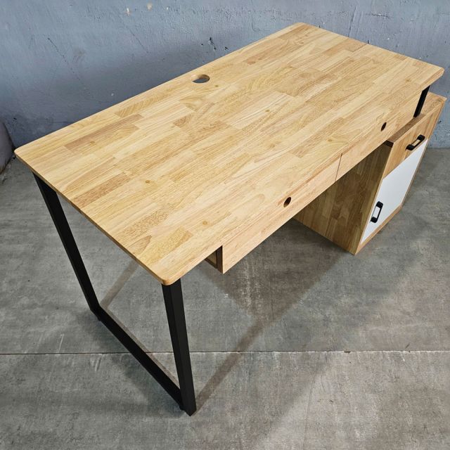 Bàn làm việc PODI 140x60cm gỗ cao su BD68149