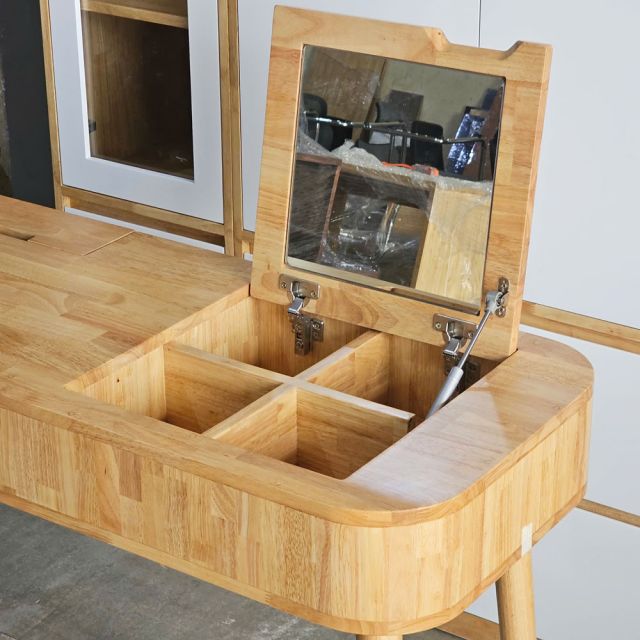 Bàn trang điểm 120x50cm gỗ cao su BTD68075