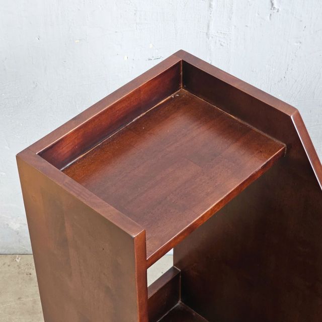 Kệ để balo/cpu gỗ cao su KDBL002